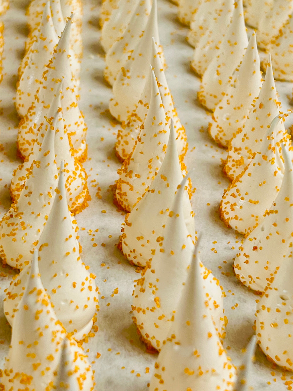 Passion fruit Meringues