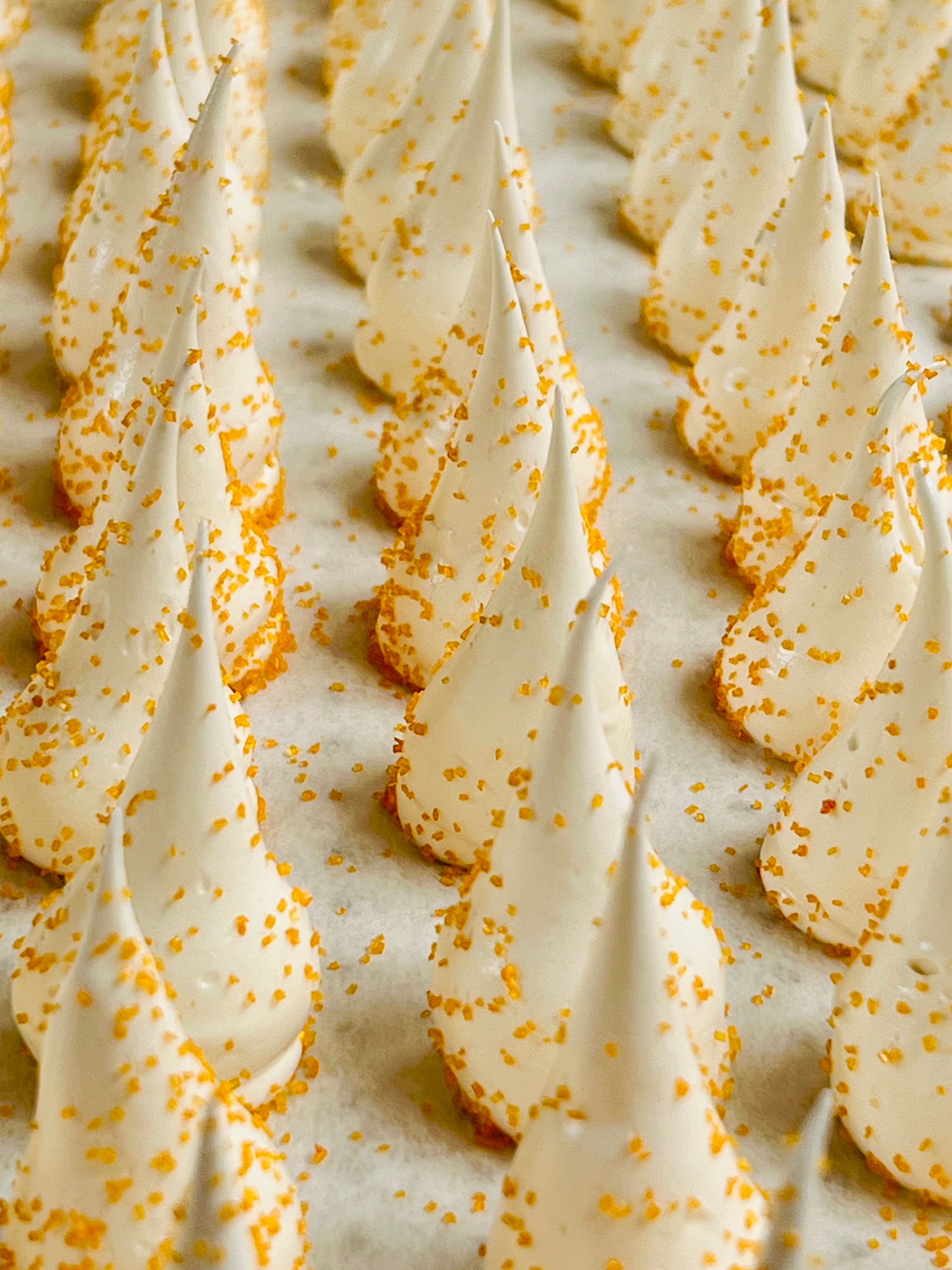 Passion fruit Meringues